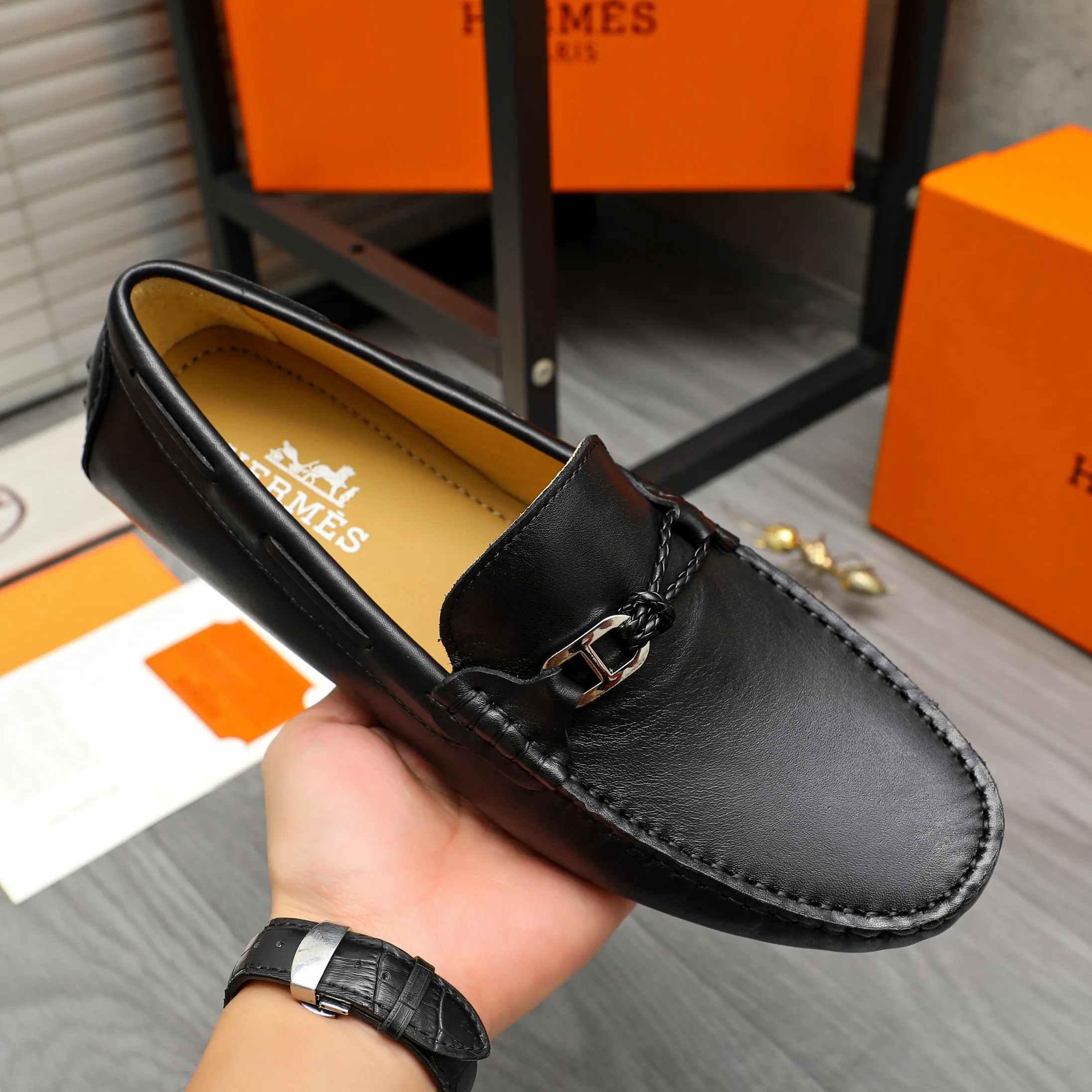 Men's shoes 💰420 Product trademark: HERMES "Hermes" casual slip-on shoes Regular size: 38-46 (45.46 custom-made, non-returnable) Product materials: Selected high-quality cowhide upper, sheepskin lining, non-slip bean outsole